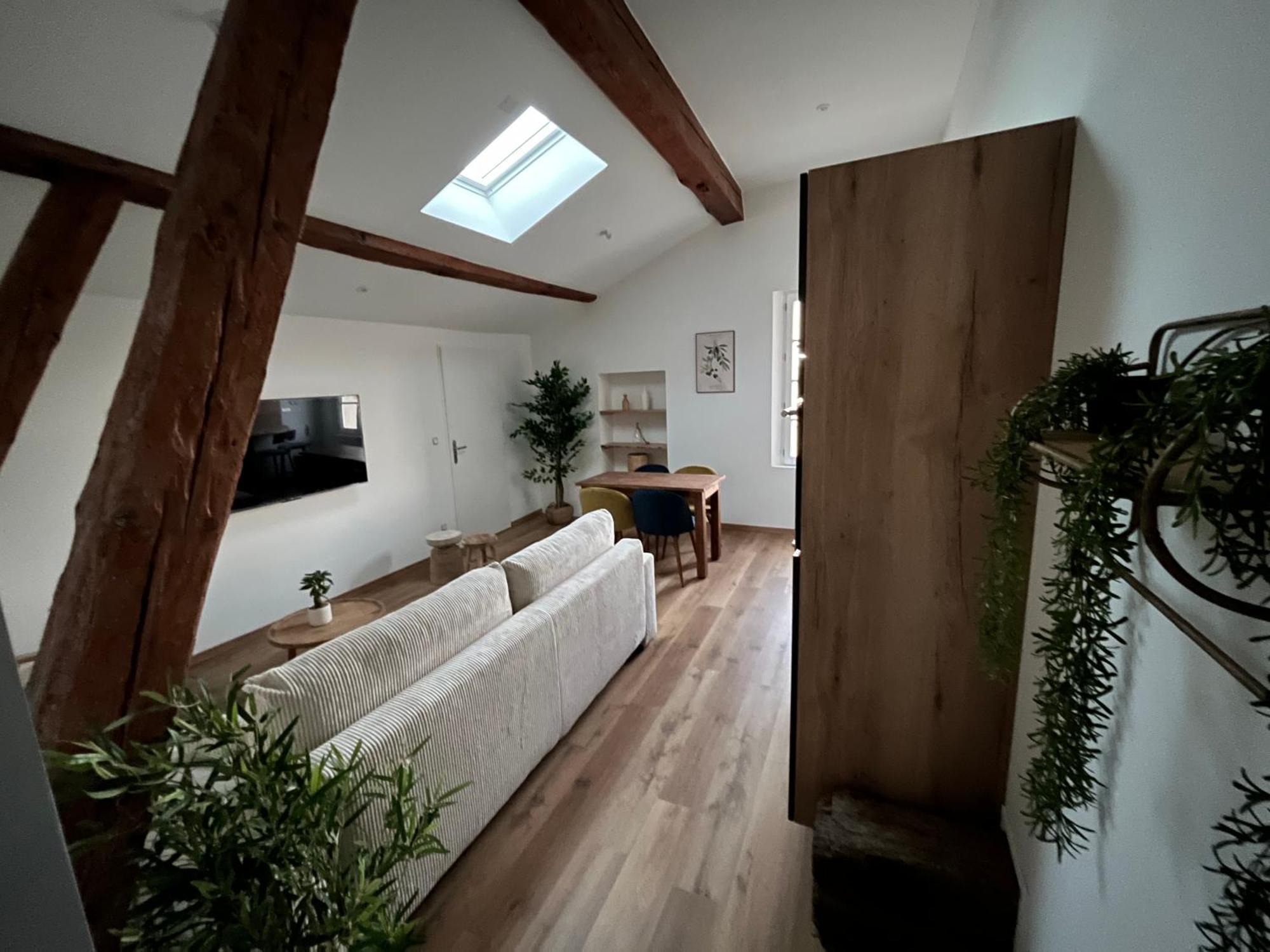 Louis Xiii, Le Somail. Appartement Ginestas
